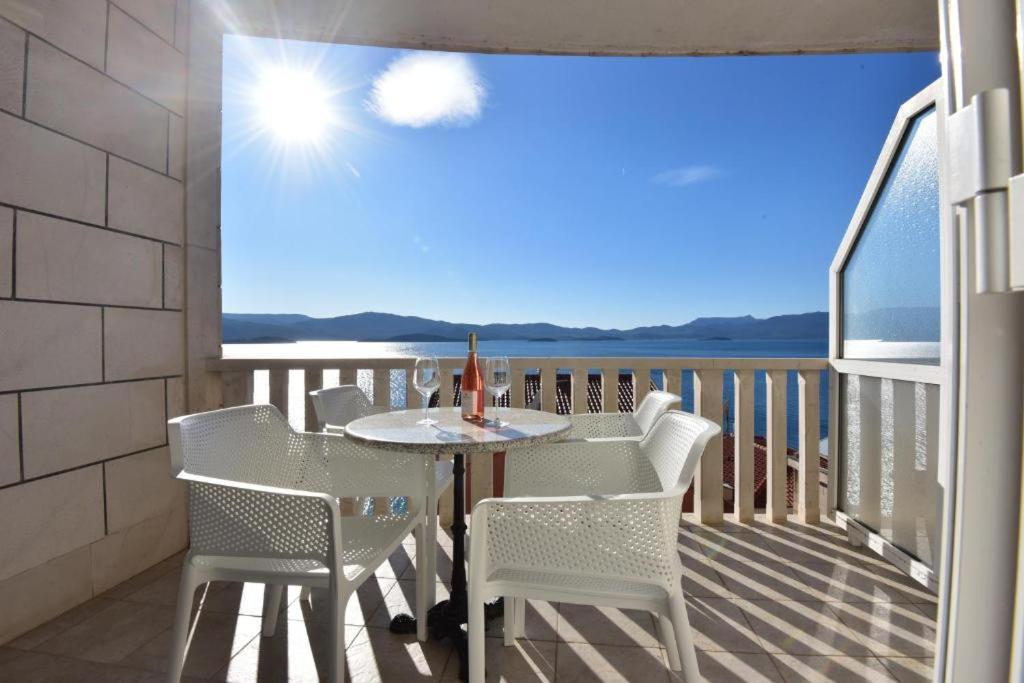Holiday Home Komarna Luaran gambar